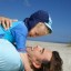 Padre che abbraccia il proprio figlio